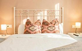 Spacious 2 Bedroom Apt In The Heart Of Triana